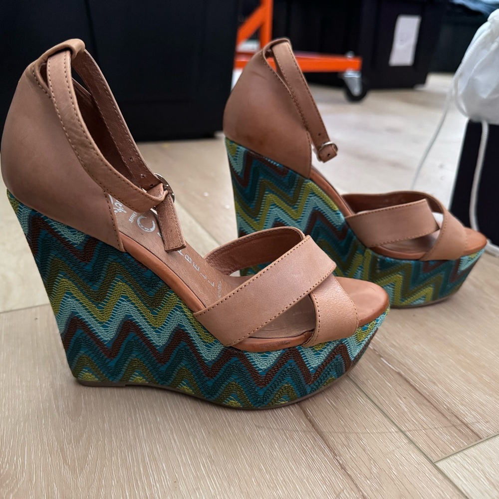 Jeffrey Campbell Wedge platforms with Chevron Pattern size 6